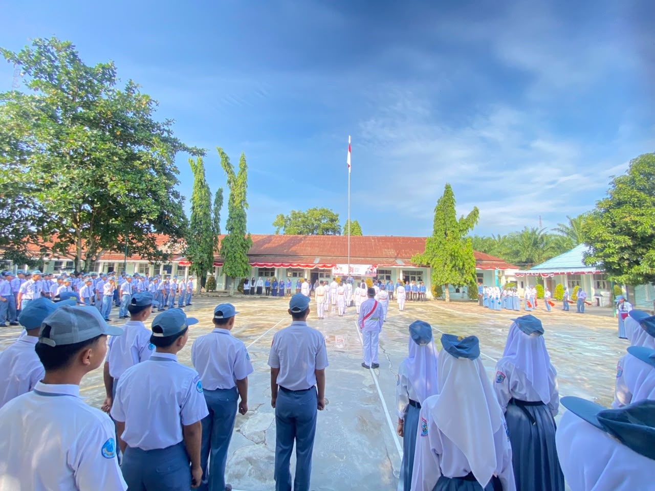 Upacara Hari Kemerdekaan Republik Indonesia Ke 81 di SMKN 1 Pulau Rakyat